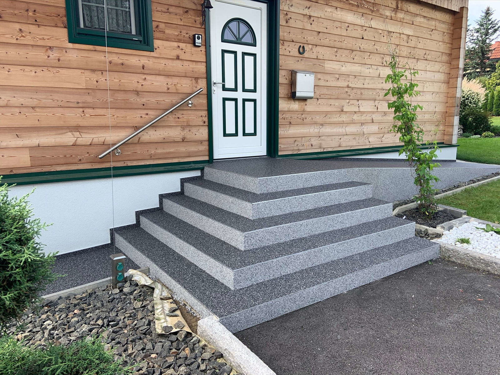 Natursteinteppich auf Stufen