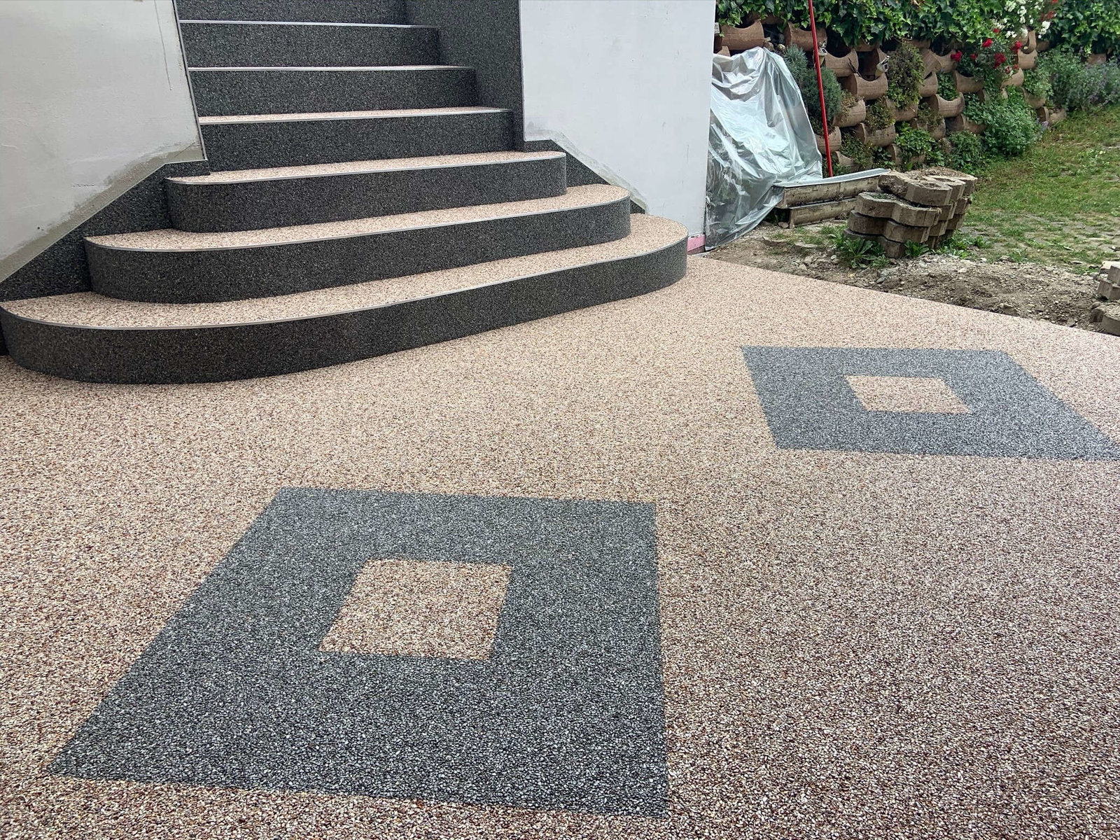 Natursteinteppich als Stufenverkleidung